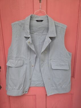 Light Green Utility Vest with Front Pockets - Women